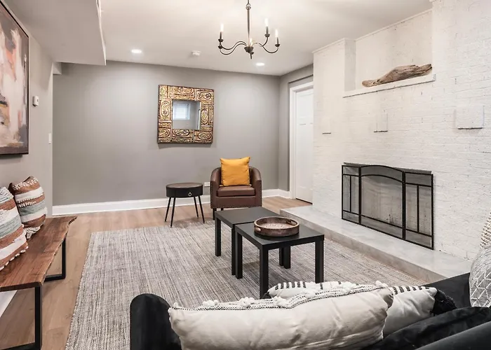 Drexel Apartments, Downtown Hyde Park