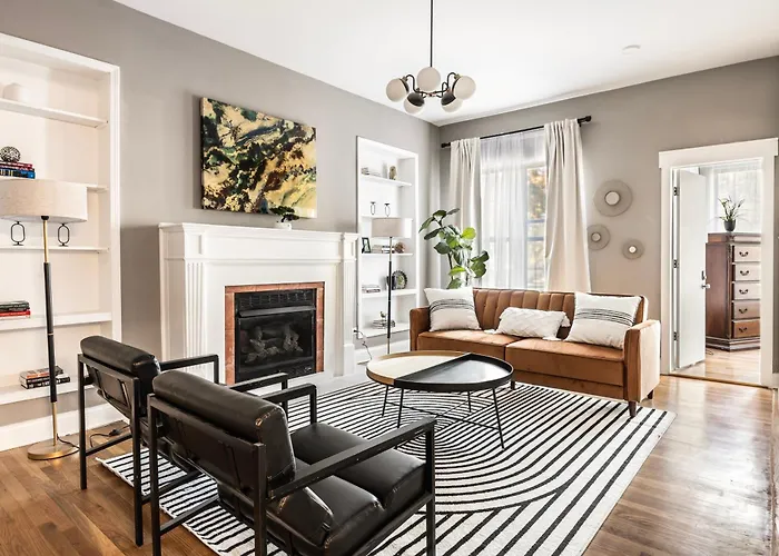 Drexel Apartments, Downtown Hyde Park *