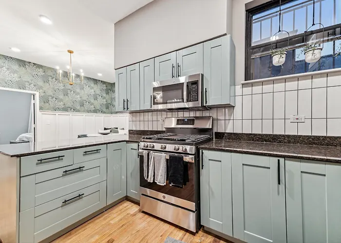 Drexel Apartments, Downtown Hyde Park *